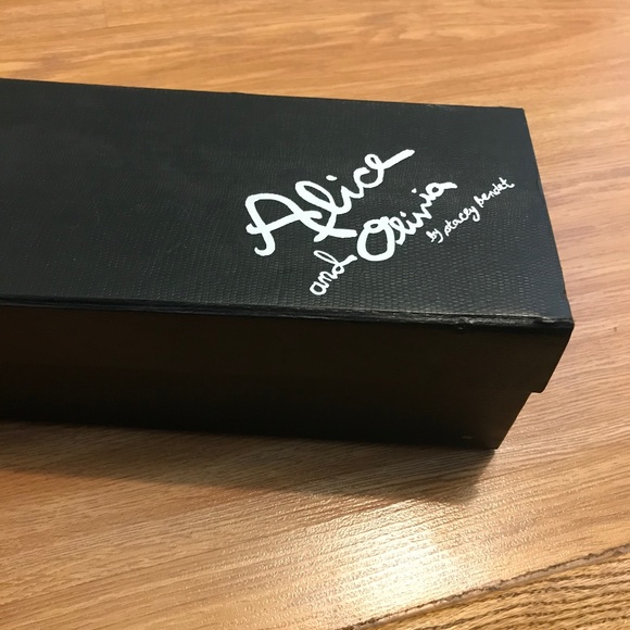 Alice + Olivia flat